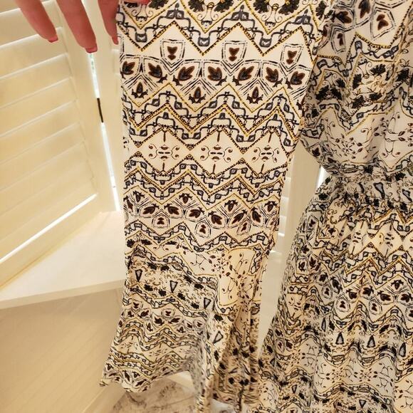 CUPCAKES & CASHMERE BEIGE BLUE FLORAL COLD SHOULDER NEW DRESS SIZE MED - Picture 2 of 8